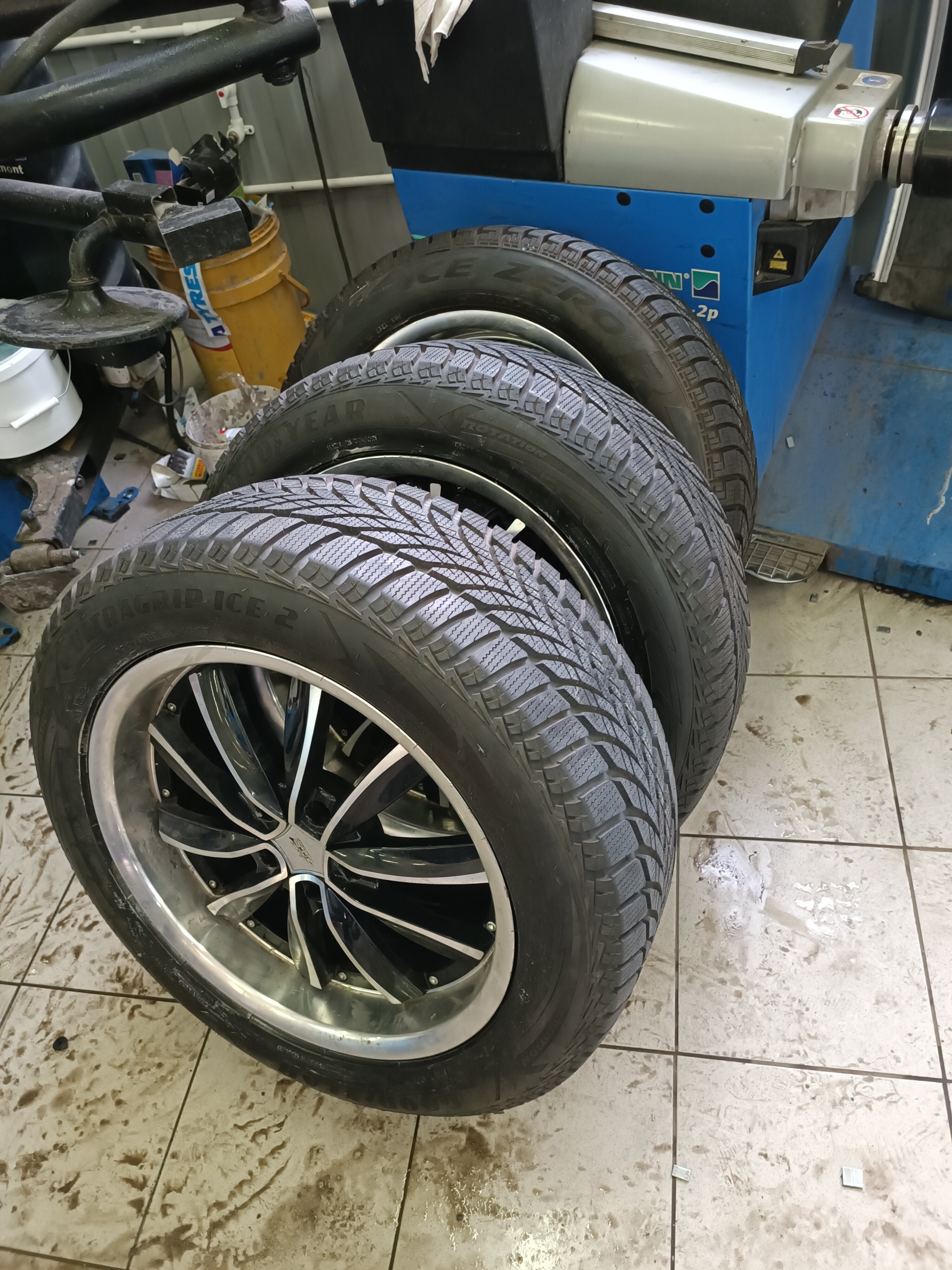 Купить зимние шины GOODYEAR Ultra Grip Ice 2 в ВИРБАКавто - бесплатный  шиномонтаж в Волгограде, большой каталог резины